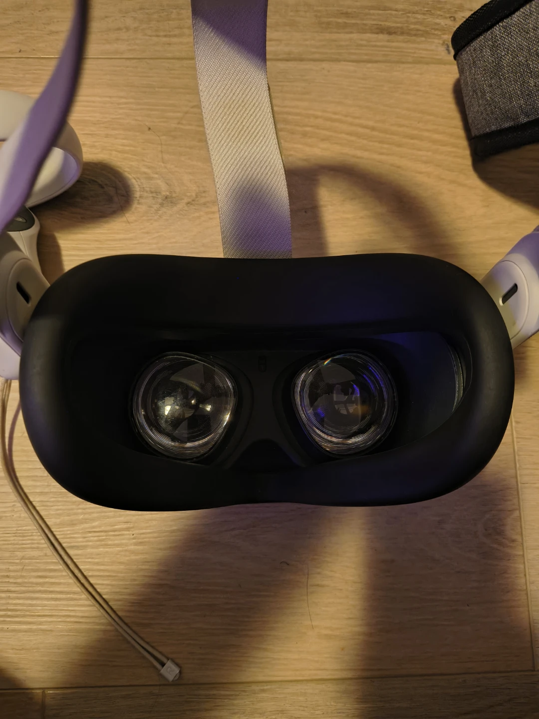 Oculus Quest 2 VR Headset with Controllers - photo 2