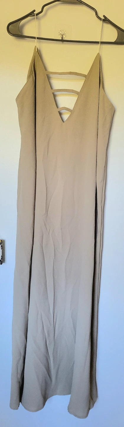 NEW ($150 retail) - Boleyn V-neck Maxi Dress - Size M/L