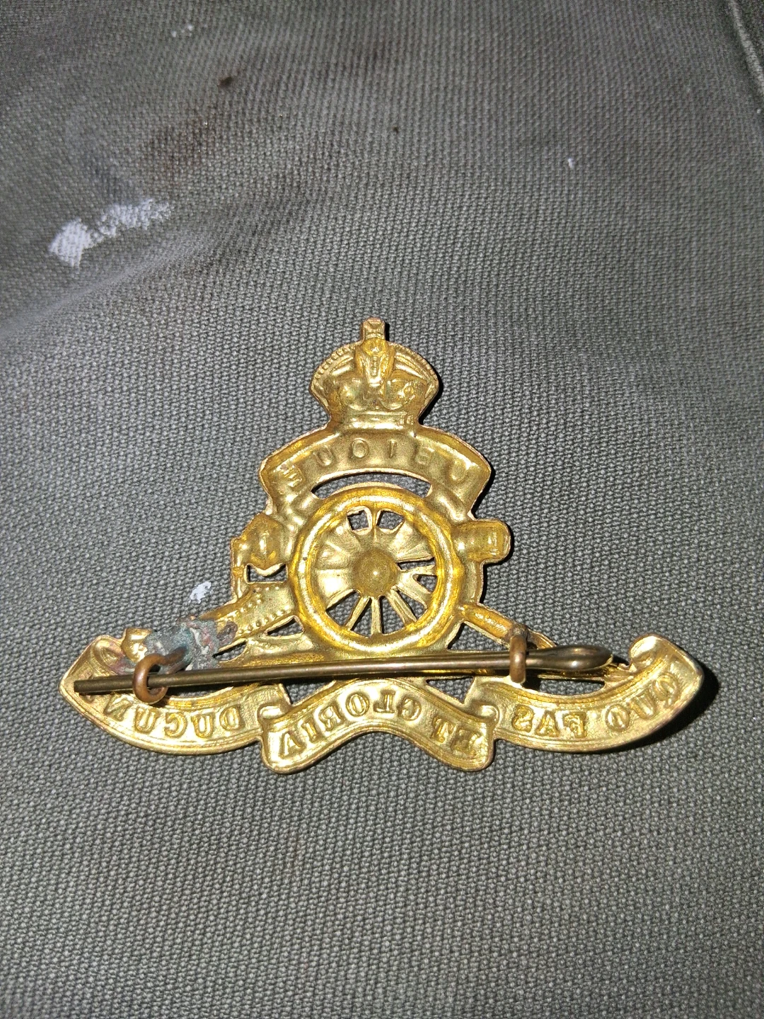 Royal Canadian Artillery Cap Badge - photo 3