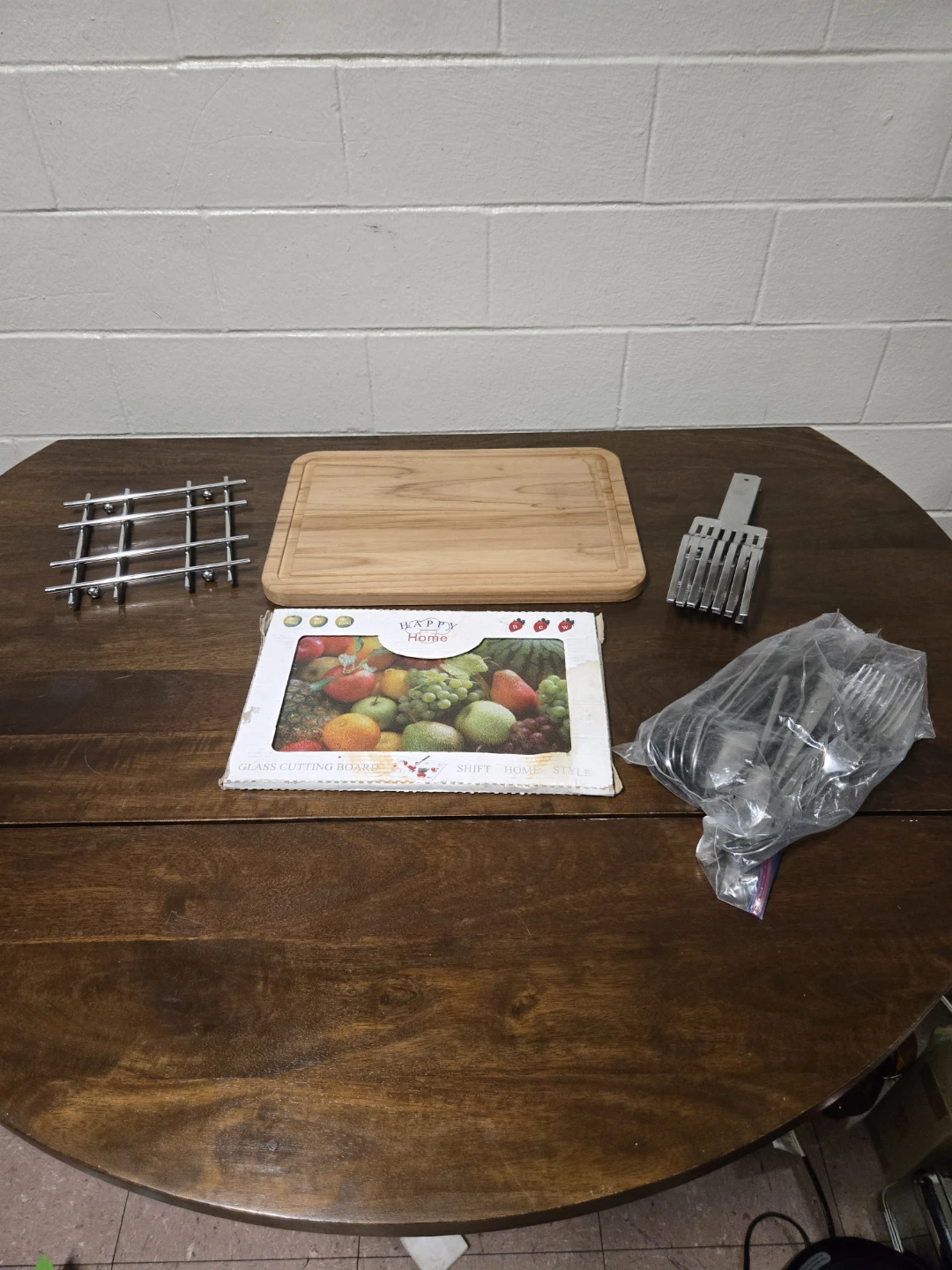 Kitchenware bundle: Wood board, glass board, and utensils - photo 4