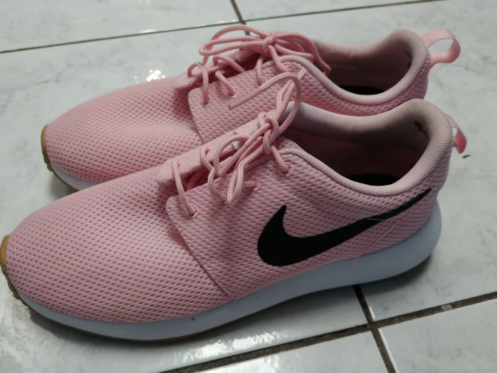 Nike Women's Golf Shoes (size 8) - photo 3