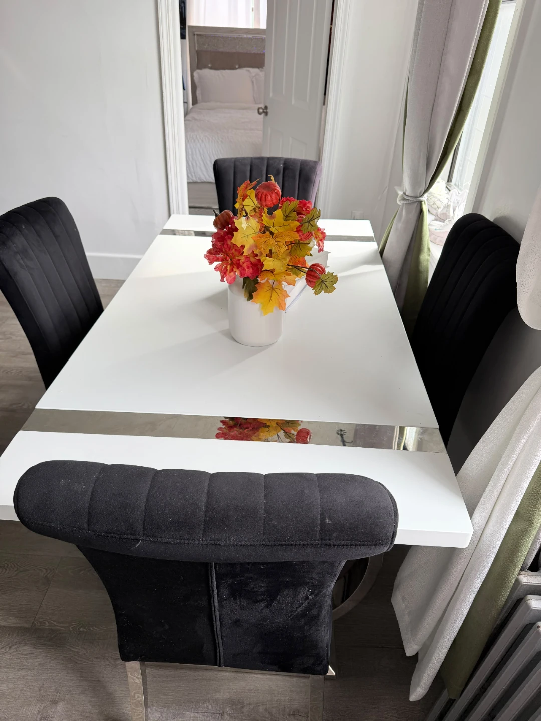 Modern Dining Table with 4 Velvet Chairs - photo 2