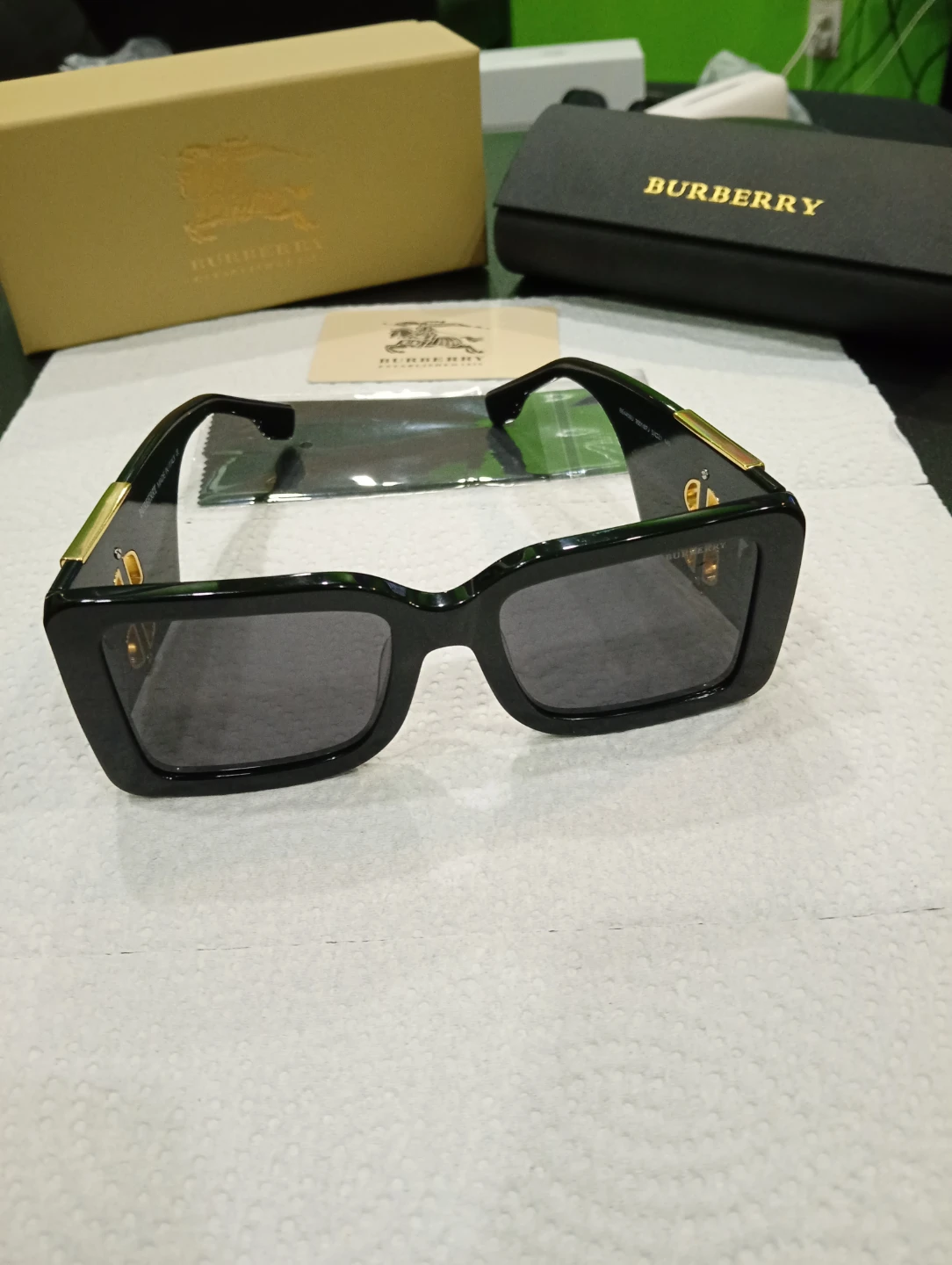 Burberry Black Sunglasses women's - photo 2