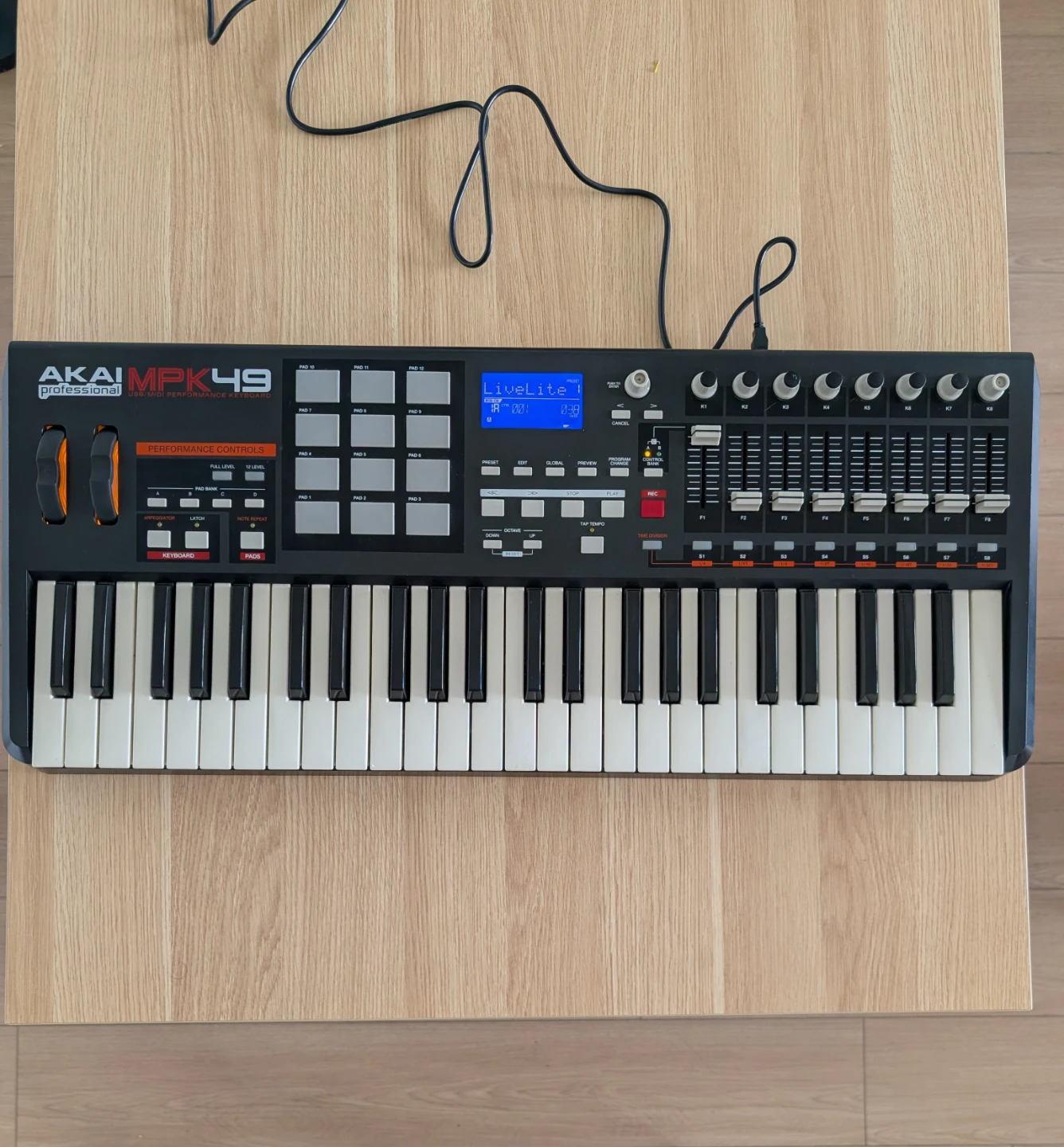 Akai MPK49 MIDI keyboard - Tested and Working