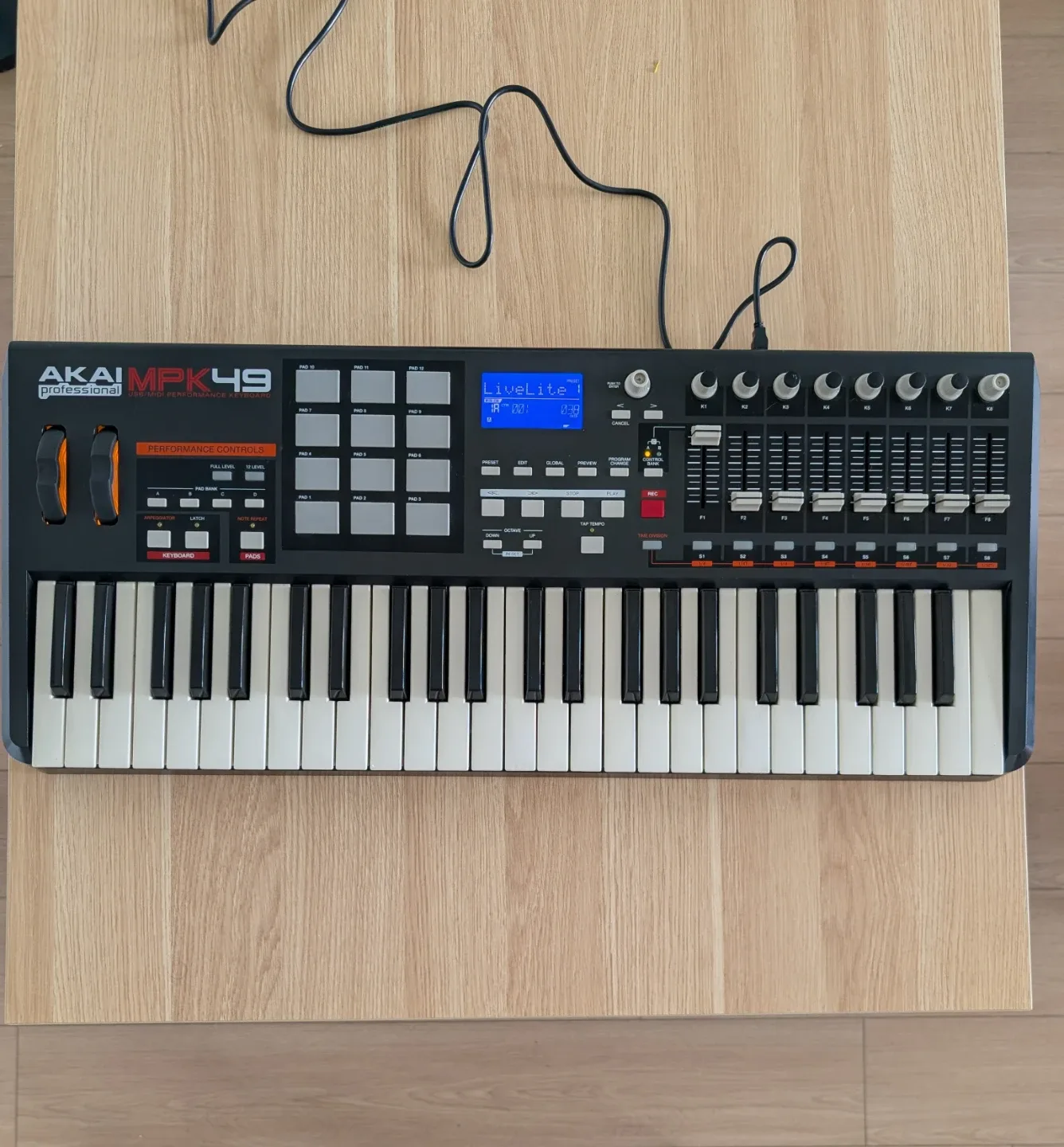 Akai MPK49 MIDI keyboard - Tested and Working