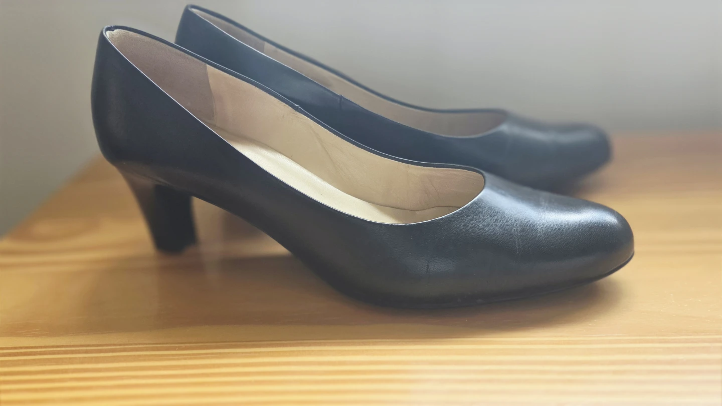Peter Kaiser Black Leather Pumps size 9 - photo 2