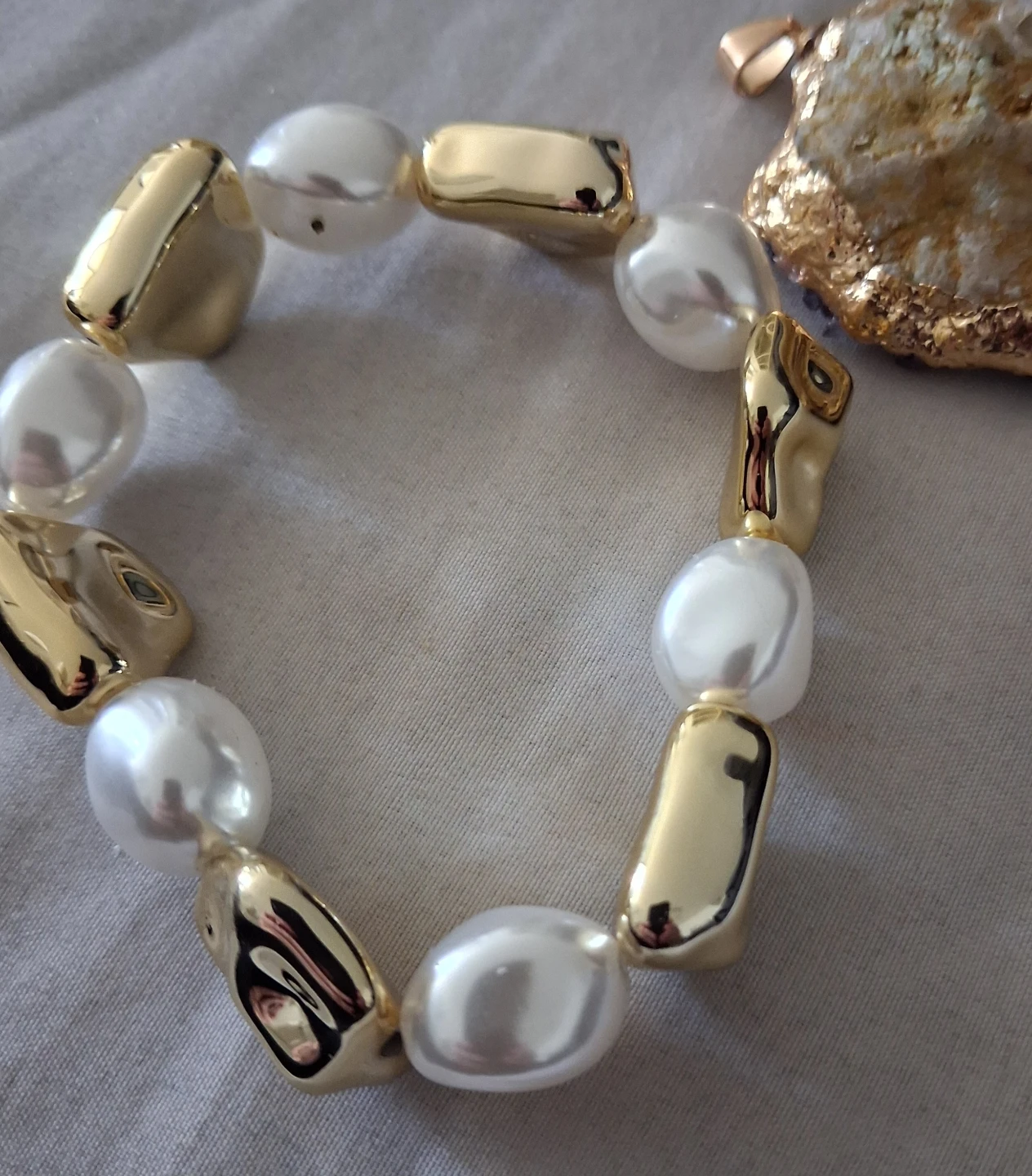 Pearl and Gold Bead Bracelet with Natural Stone Pendant - photo 3