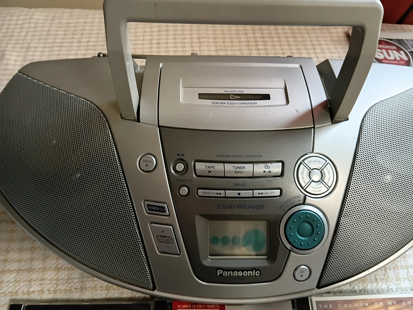 Panasonic RX-ES20 Boombox with 9 CDs - photo 2