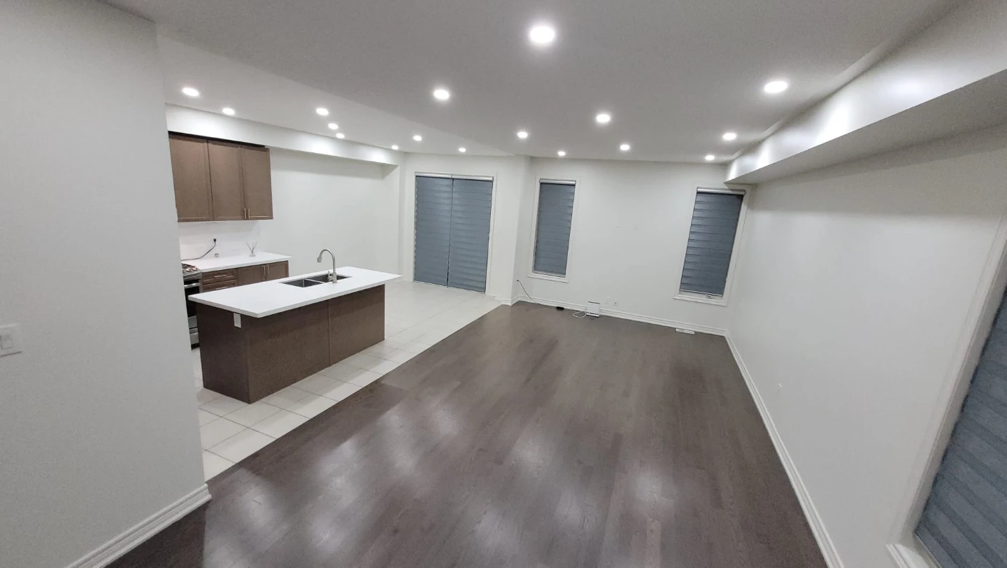 4 bedroom,  2.5 bath, semi-detached - photo 2