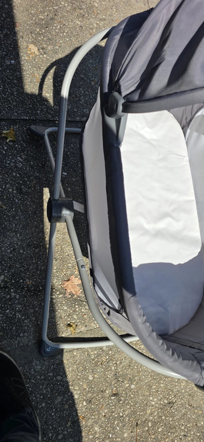 Fisher-Price Soothing Motions Bassinet - photo 4