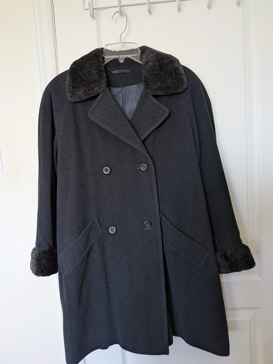 🏈 Herringbone Wool & Cashmere Coat w Faux Fur Collar and Cuffs