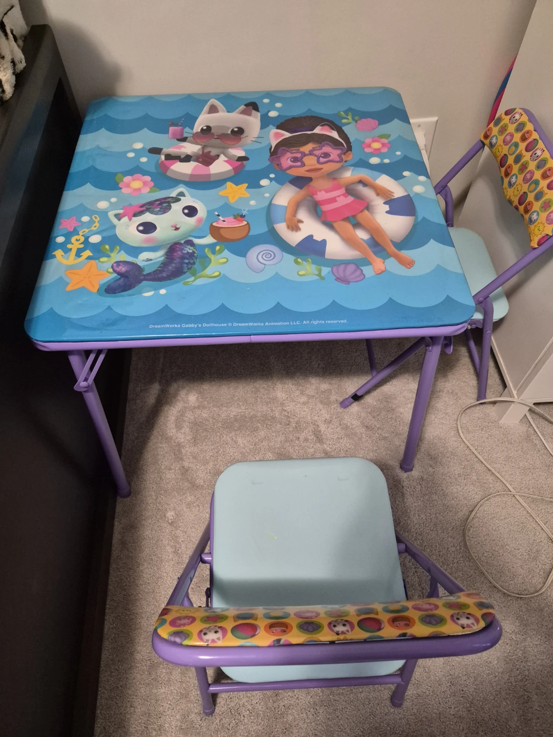 DreamWorks Gabby's Dollhouse Kids Table and Chairs Set - photo 3