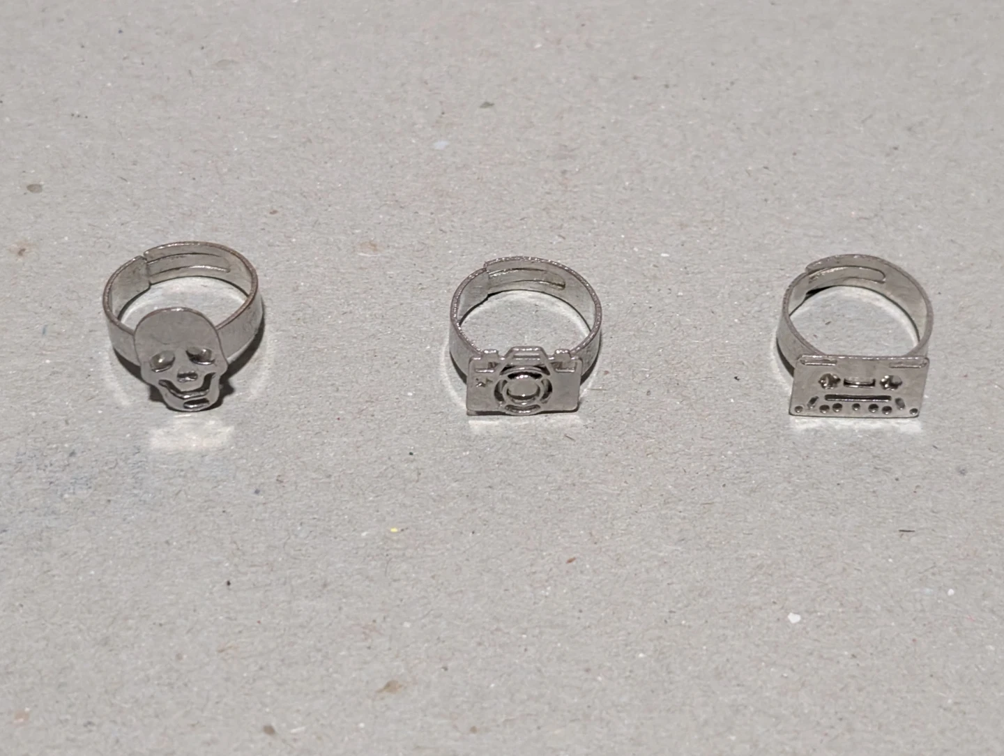 Jewellery: Set of 3 Silver Tone Rings - photo 2