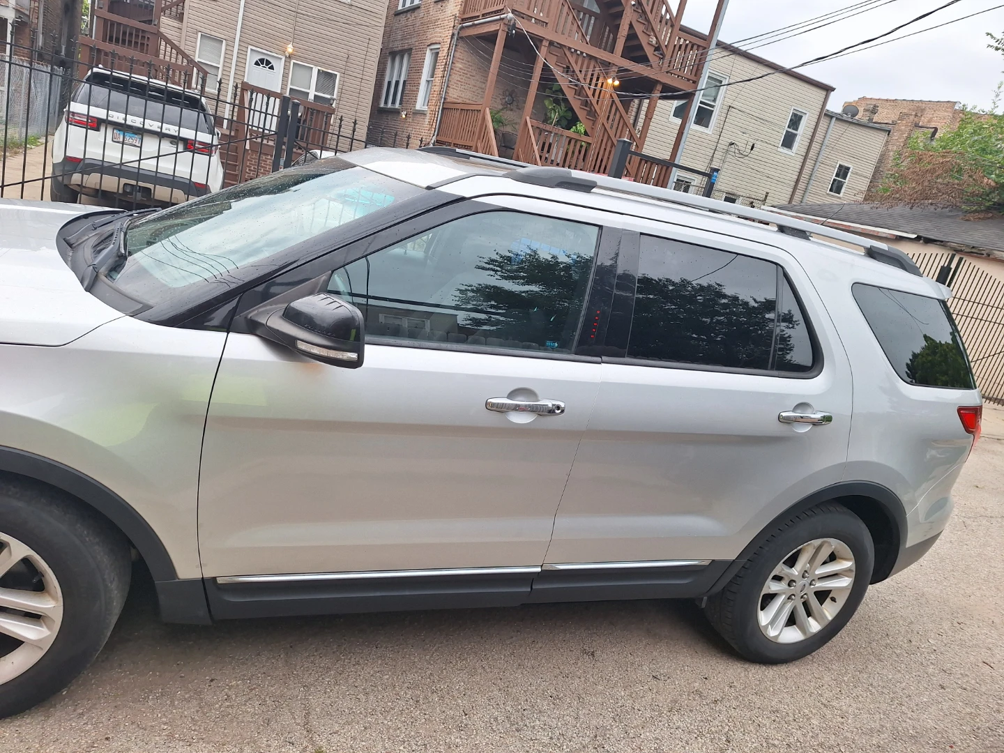 Silver Ford Explorer XLT - photo 5