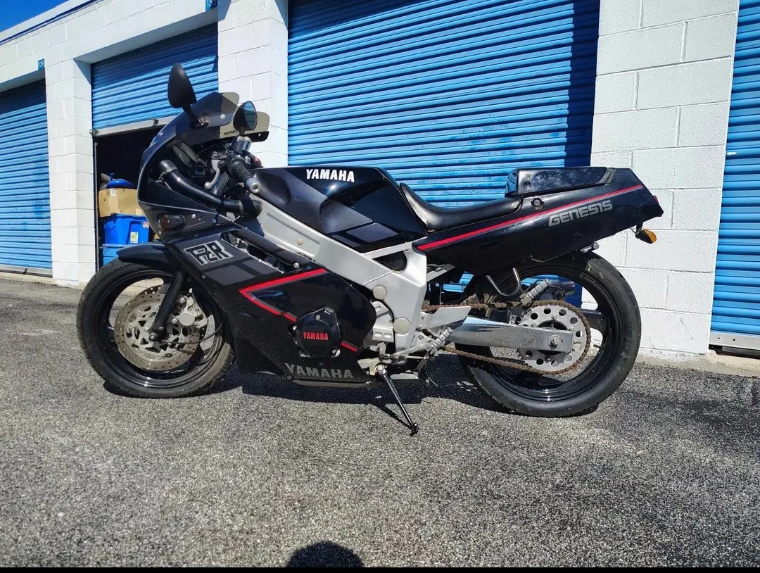 1989 Yamaha FZR600 - photo 4
