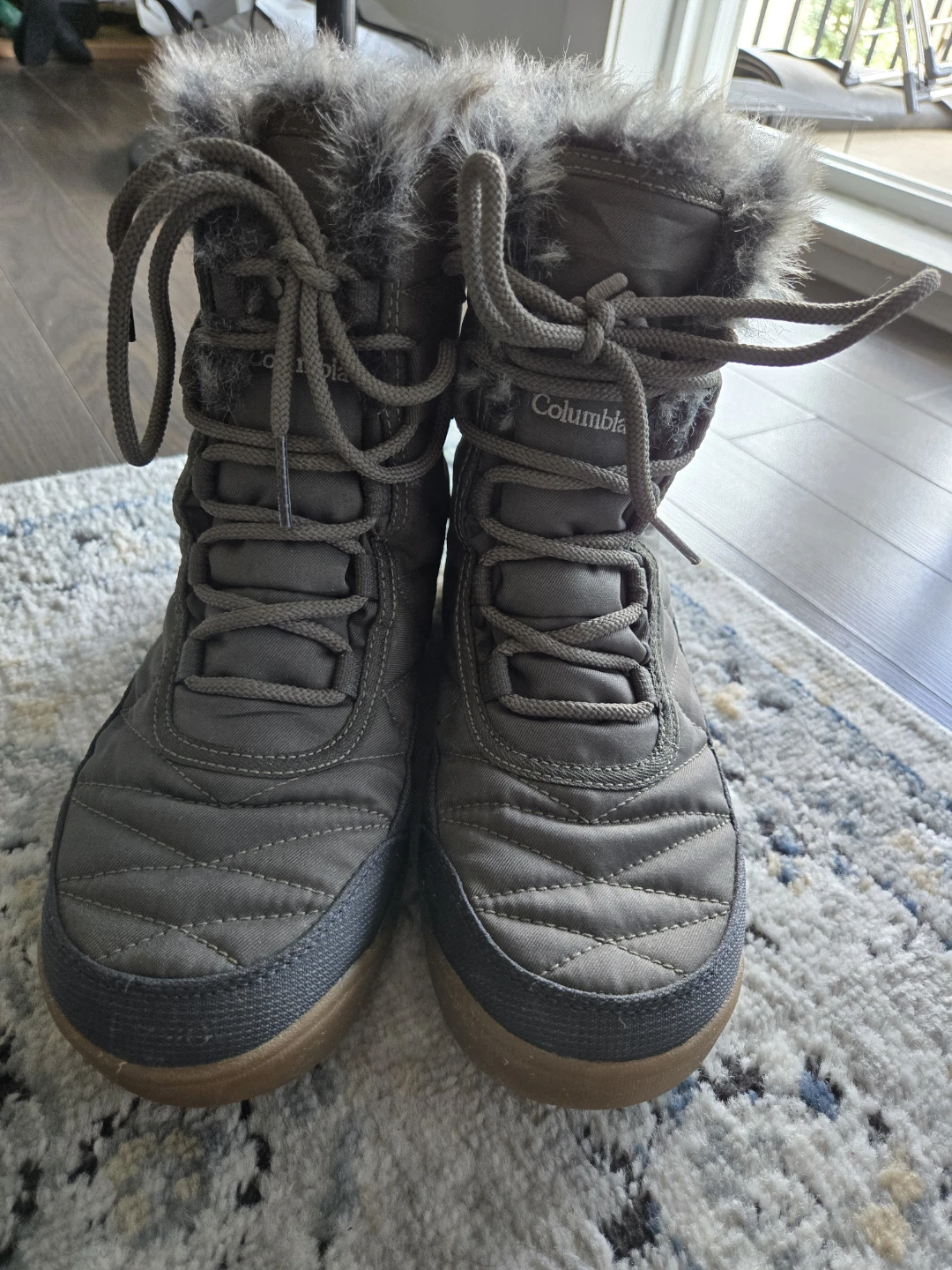 Columbia Women's Waterproof Winter Boots Size 9