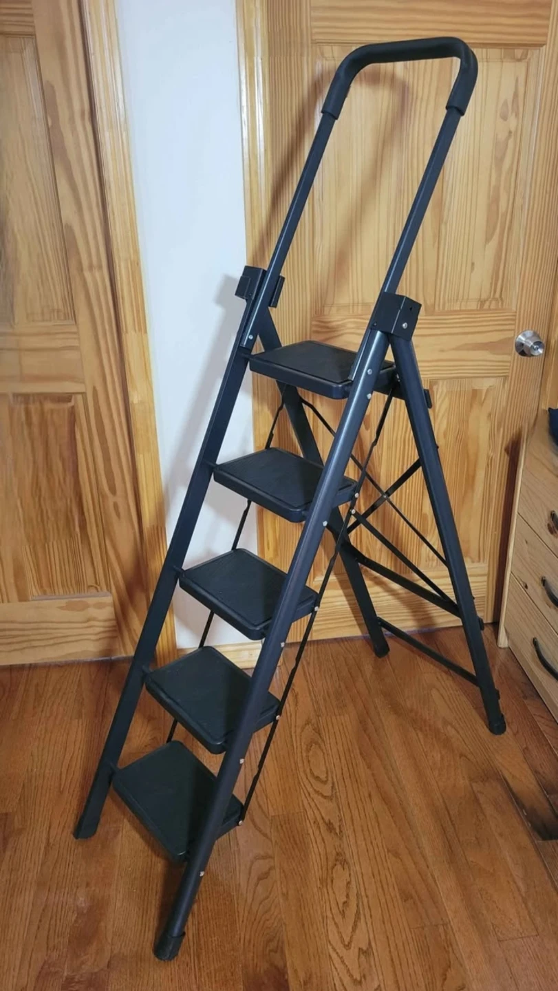 Brand NEW Black 5-Step Folding Step Ladder