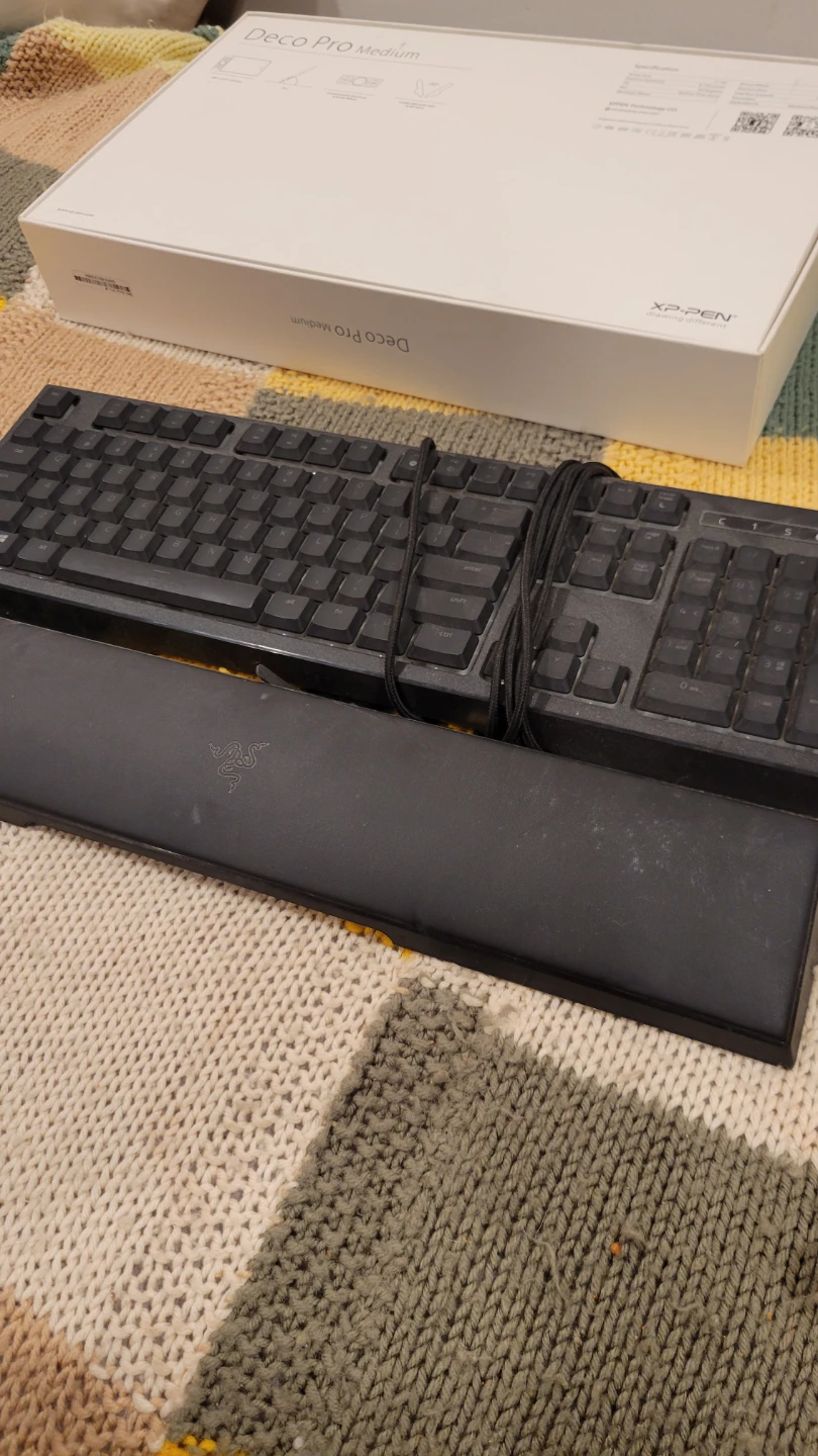 Razor Ornata Chroma Gaming Keyboard (with wrist pad)