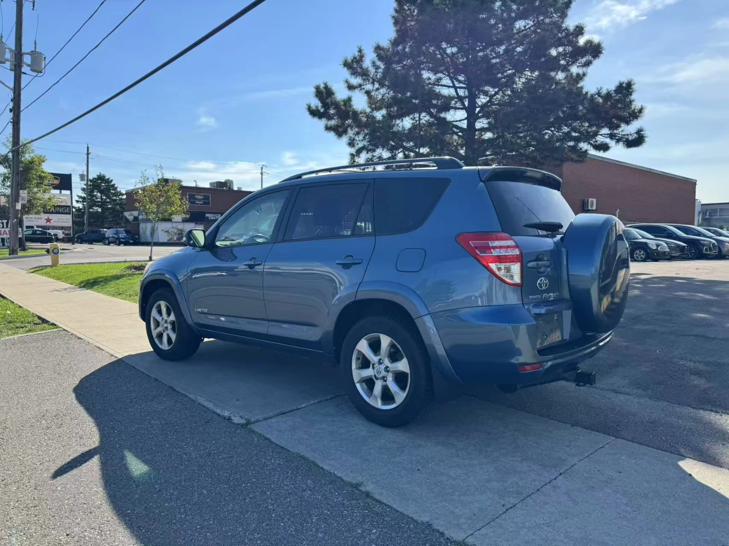 2010 Toyota RAV4 Limited - photo 3