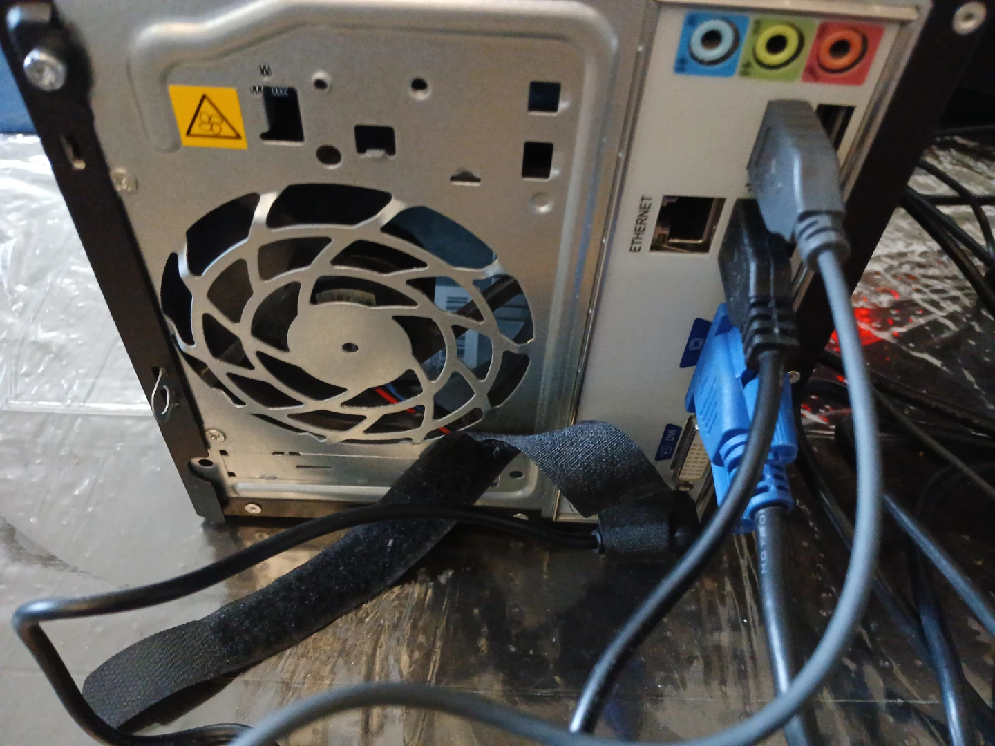 HP Pavilion p2-1140 PC with LG Monitor Set - photo 3