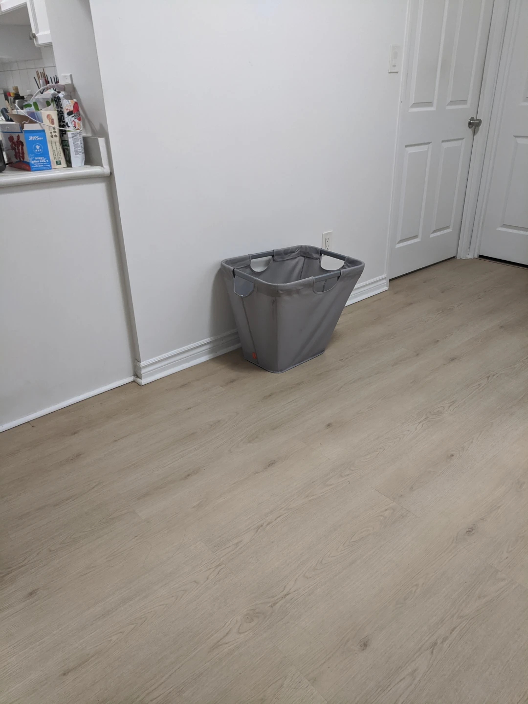 Grey laundry hamper with metal frame - photo 4