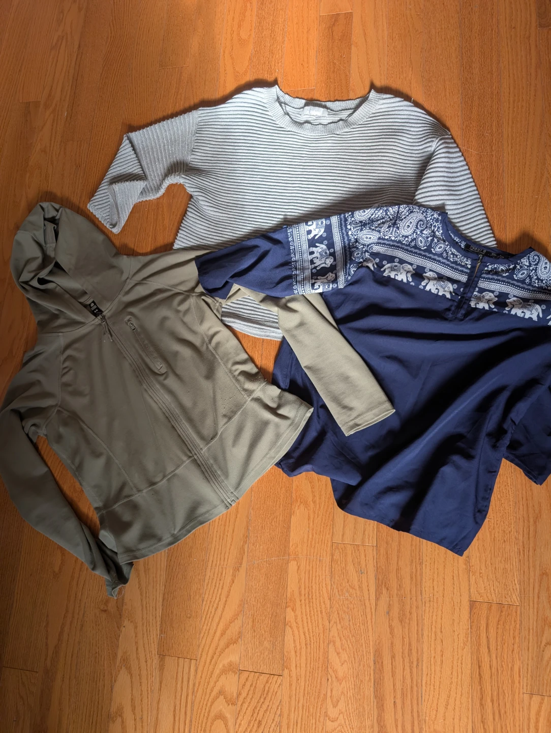 Assorted Women's Clothing Bundle 12 items Size M - photo 3