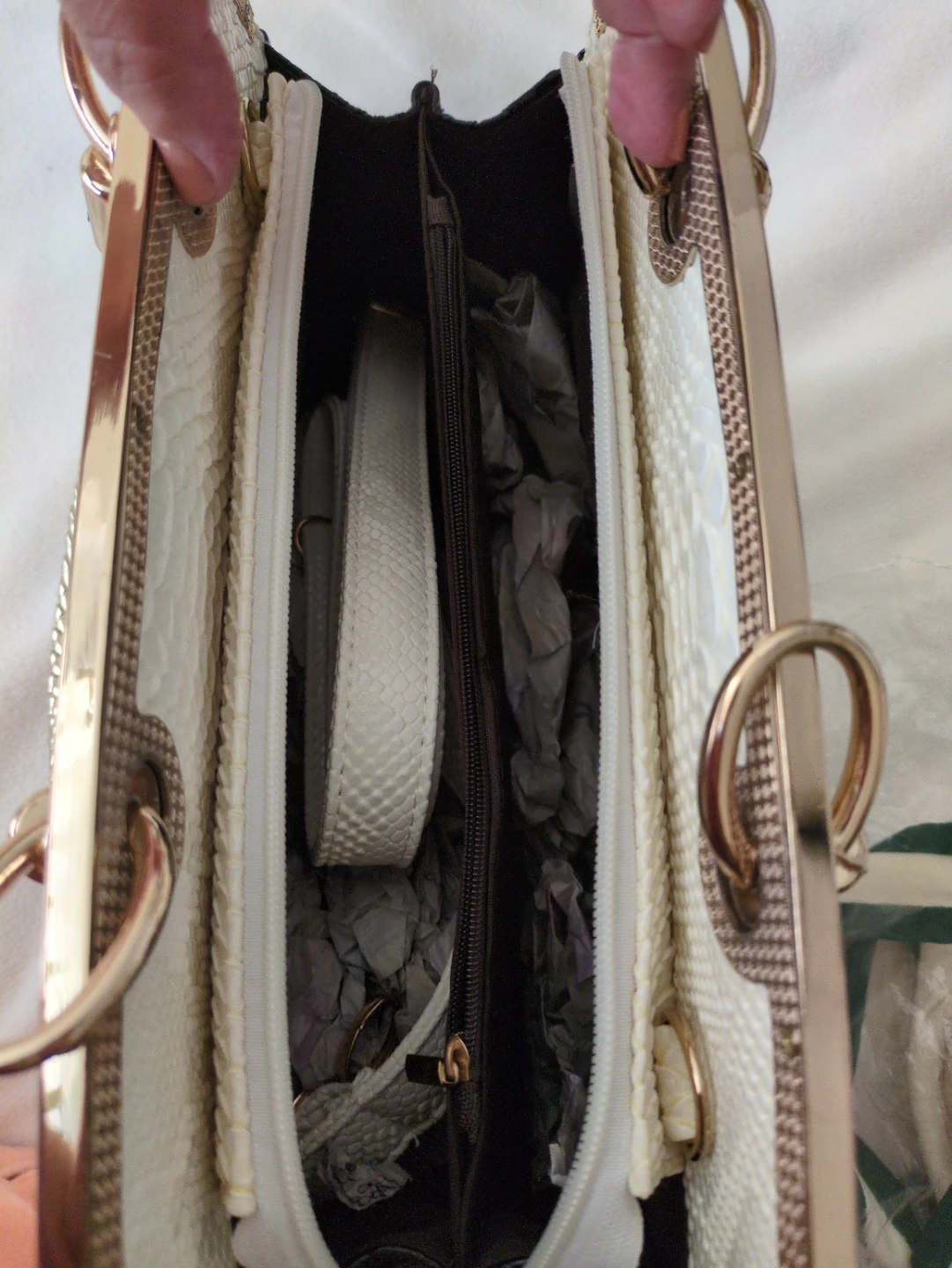 White & Gold Snakeskin Textured Handbag with Strap - photo 5