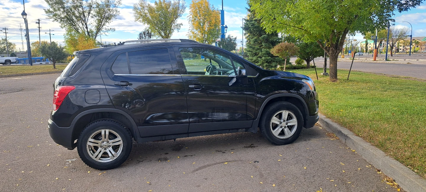 2016 Chevrolet Trax Black Compact SUV - photo 2