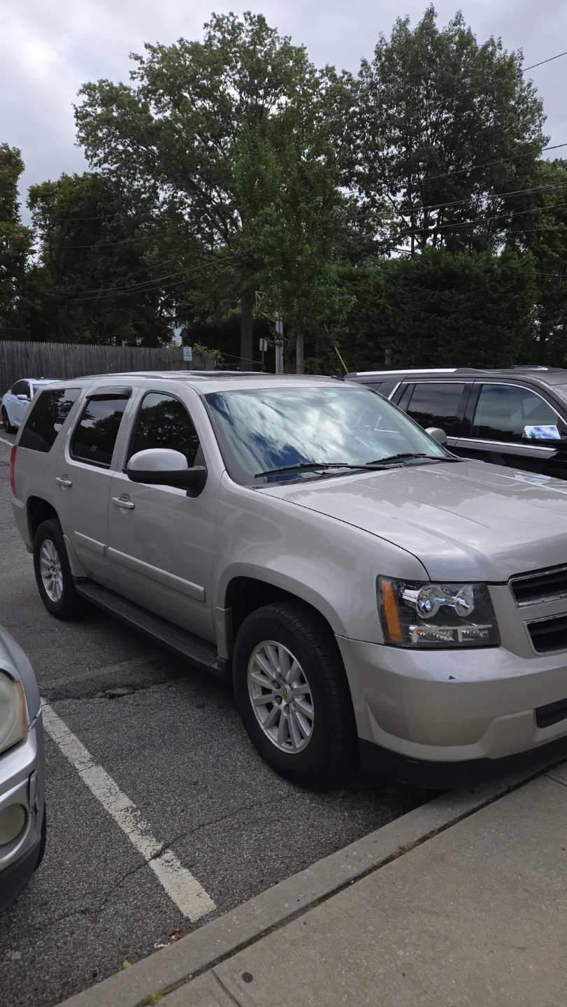 Silver Chevrolet Tahoe SUV - photo 2
