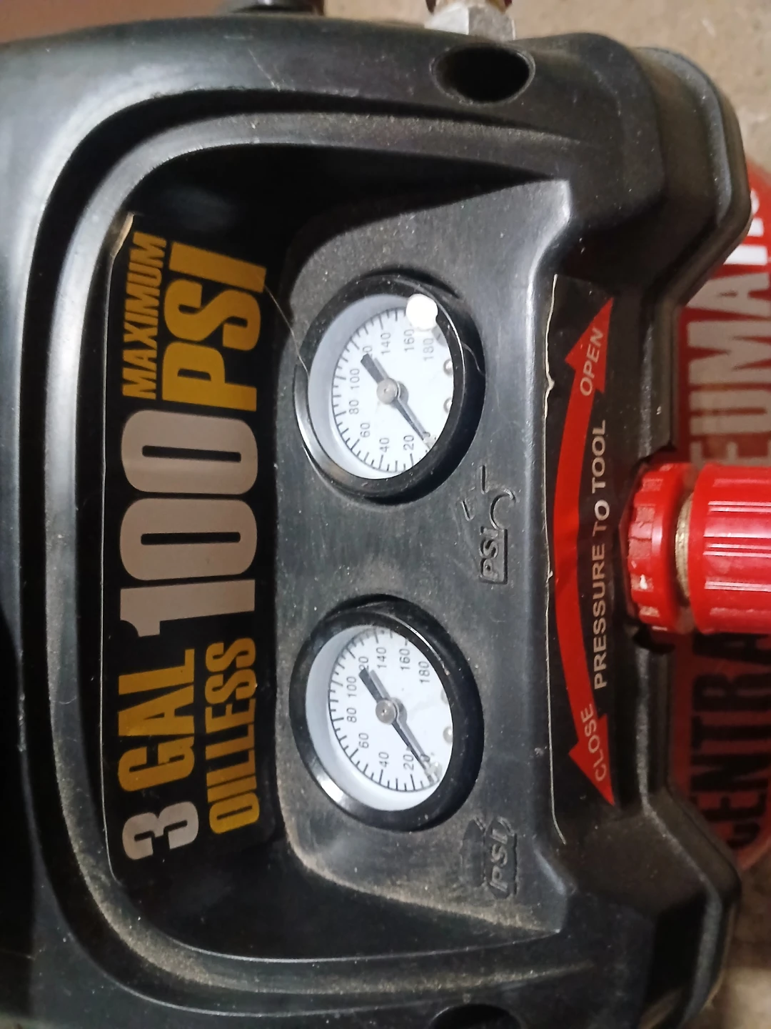 Central Pneumatic 3 Gallon Oilless Air Compressor - photo 5