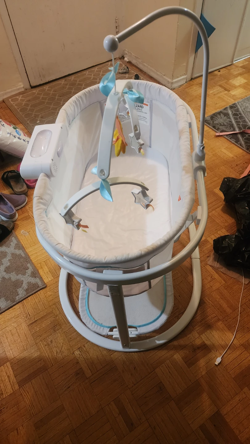 Fisher-Price Soothing Motions Bassinet - photo 4