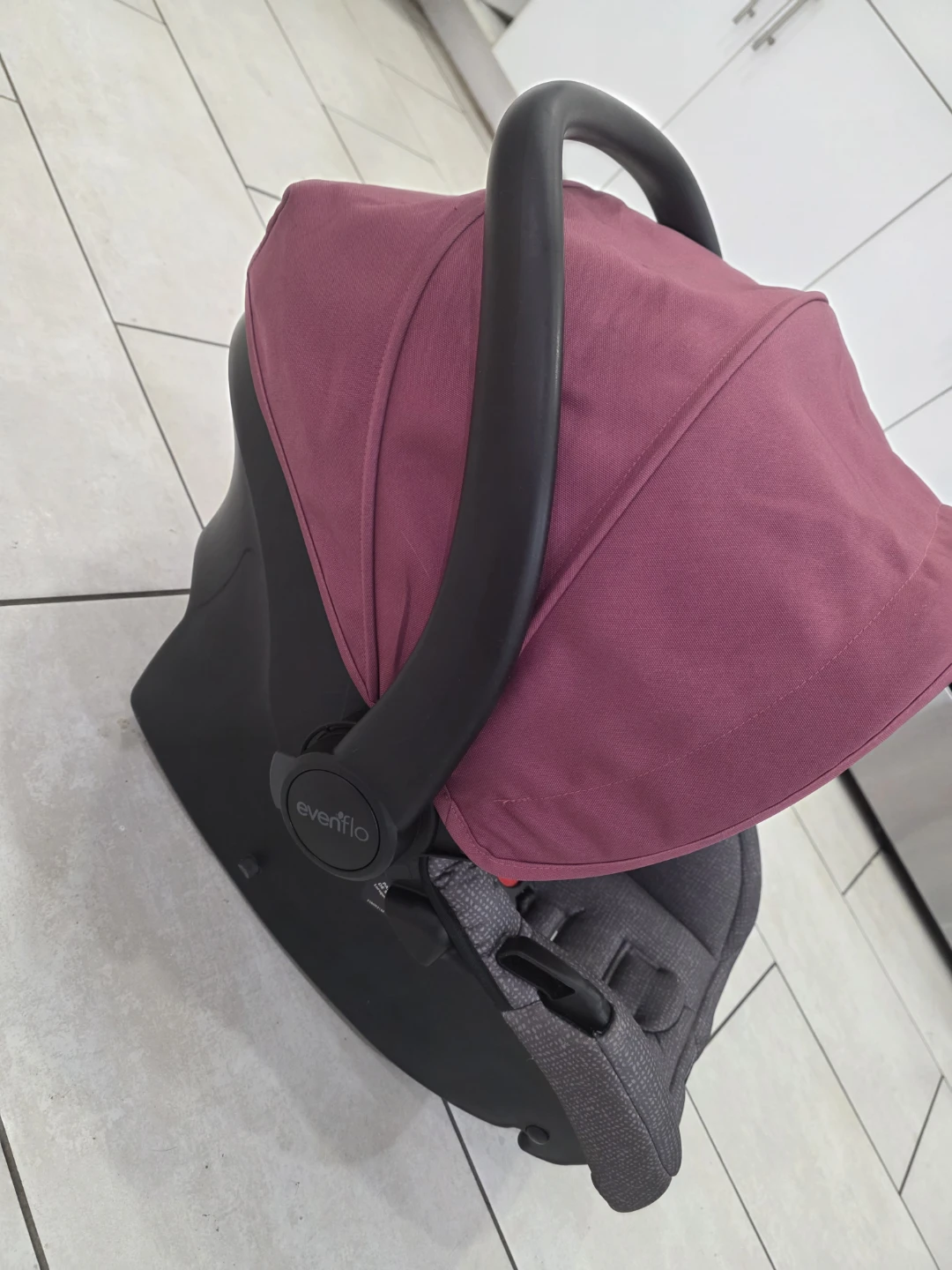 Evenflo Infant Car Seat with Base - photo 3