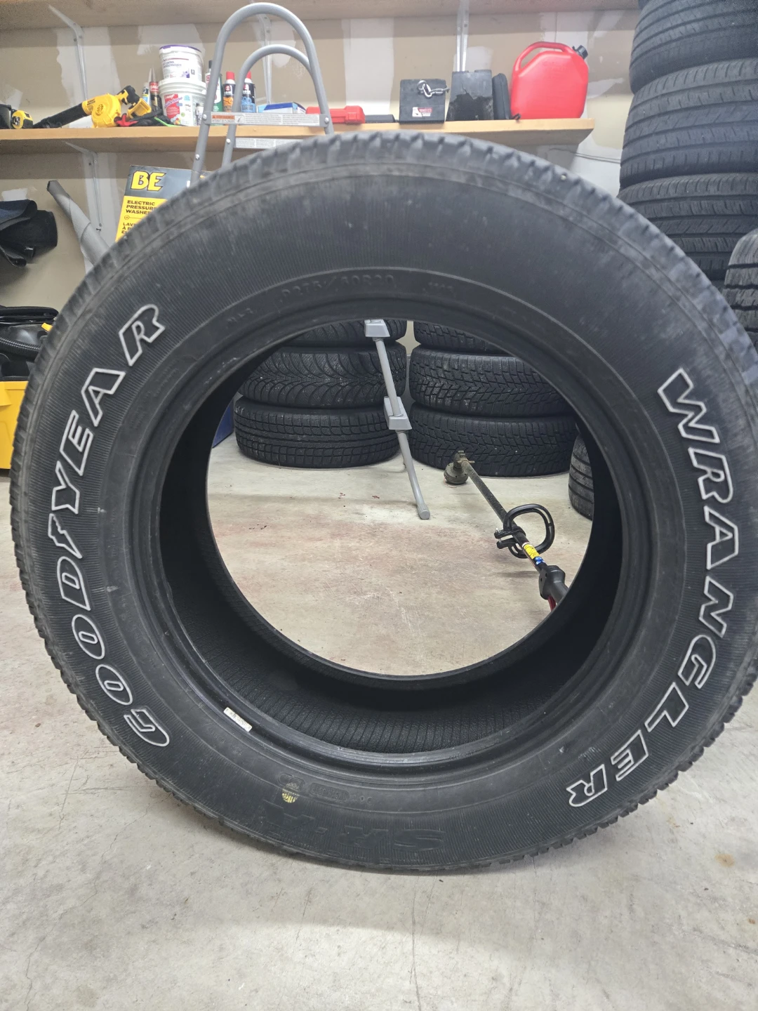 Goodyear Wrangler P275/60R20 Tire