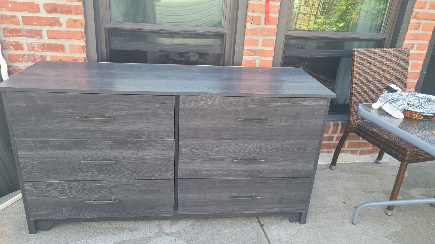 6-Drawer Wood Grain Dresser