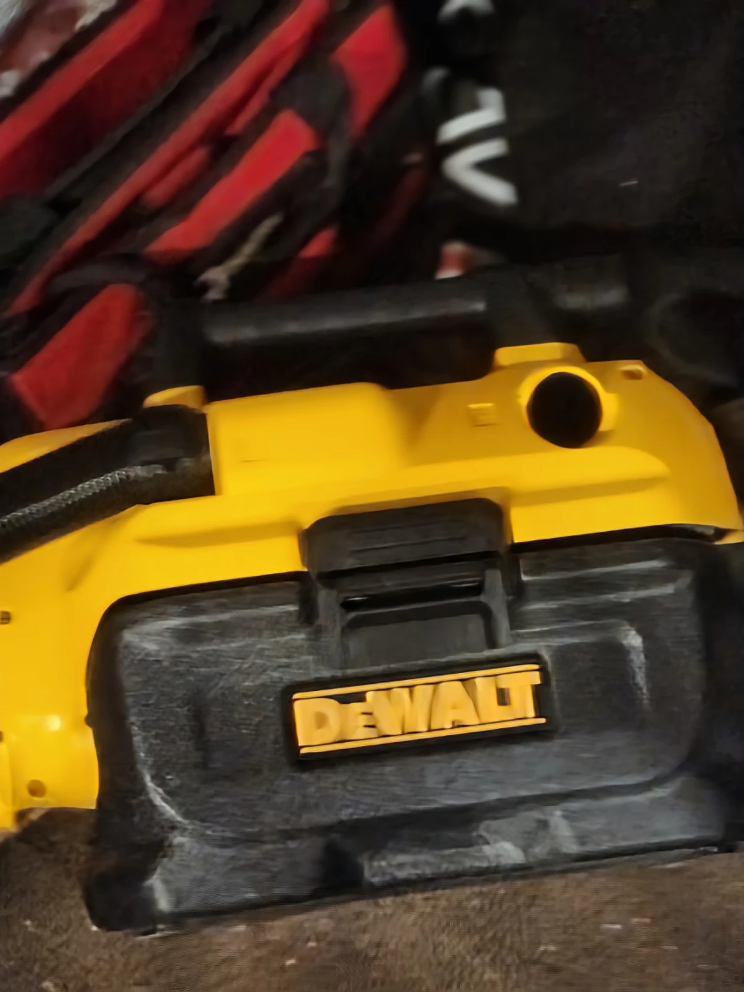 DEWALT 2 Gal. Cordless Wet/Dry Vacuum