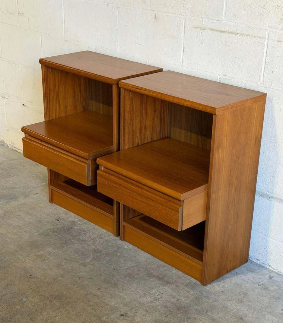Matching Pair of Mid Century Modern Teak Nightstands - photo 5
