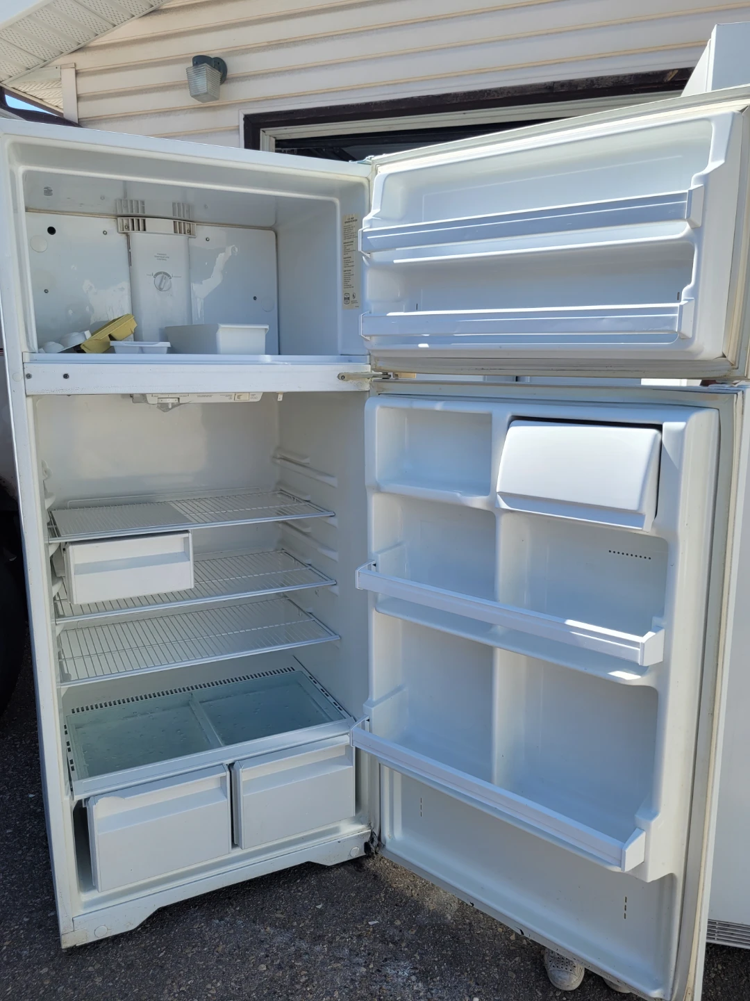 White Top Freezer Refrigerator - photo 2