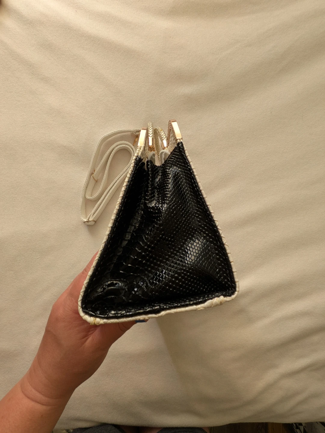 White & Gold Snakeskin Textured Handbag with Strap - photo 2