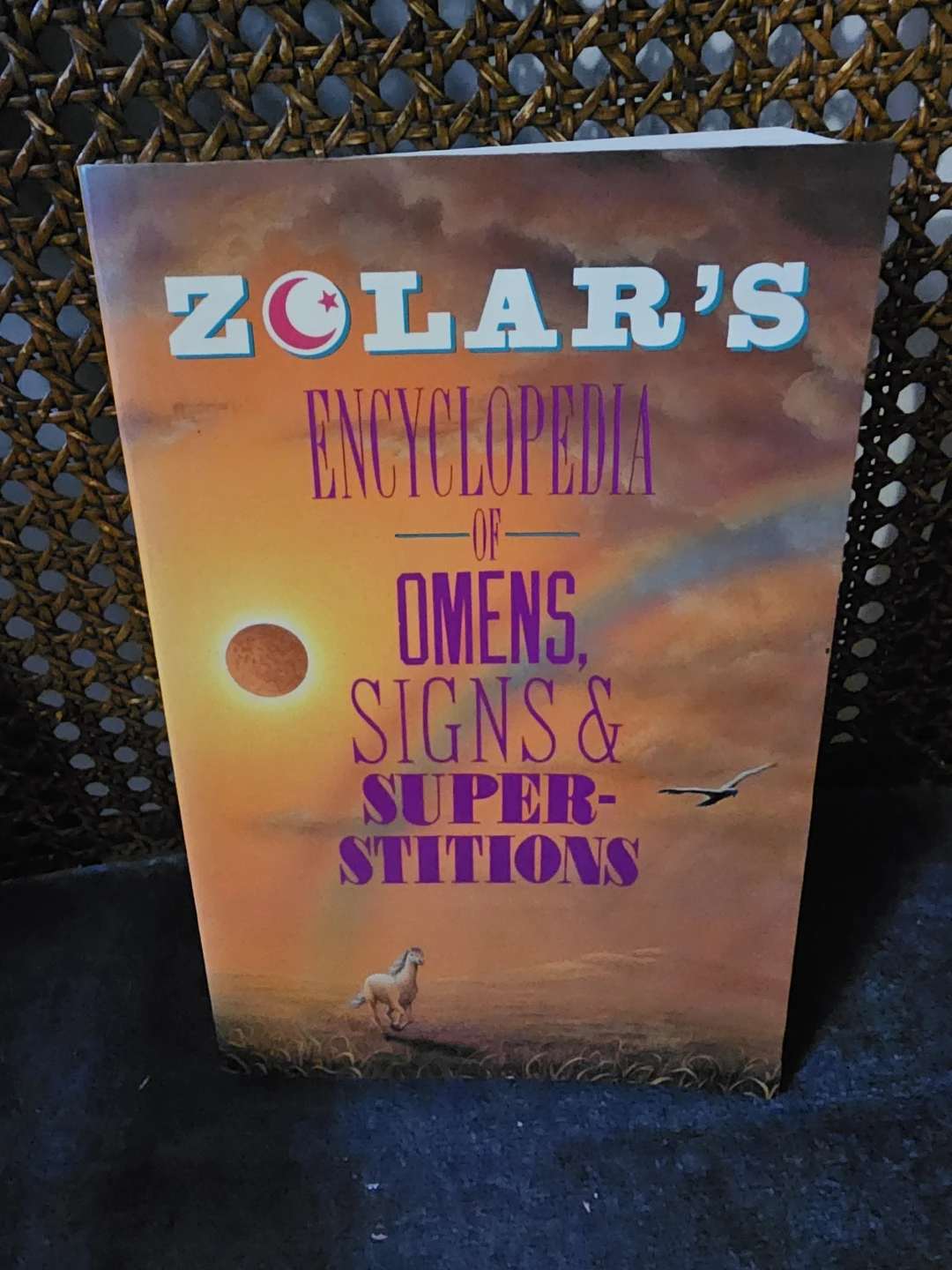 Zolar's Encyclopedia of Omens, Signs & Superstitions