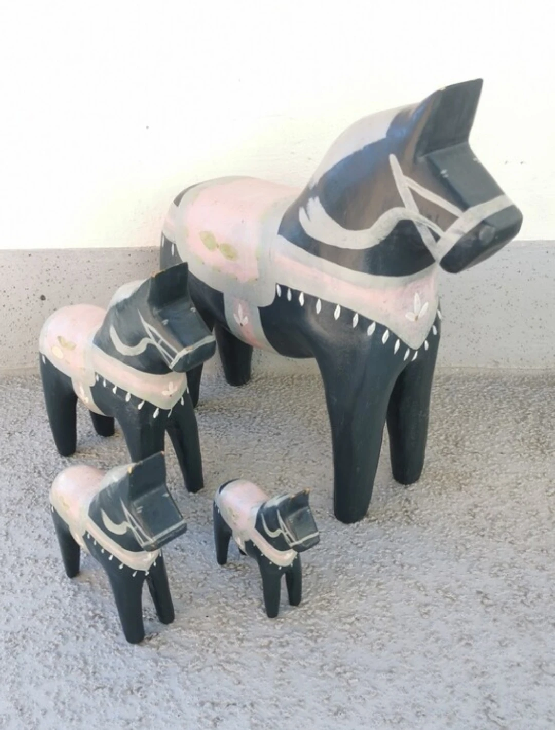 Rare Set of 4 Vintage Hand Carved Wooden Dala Horses - Swedish - photo 4