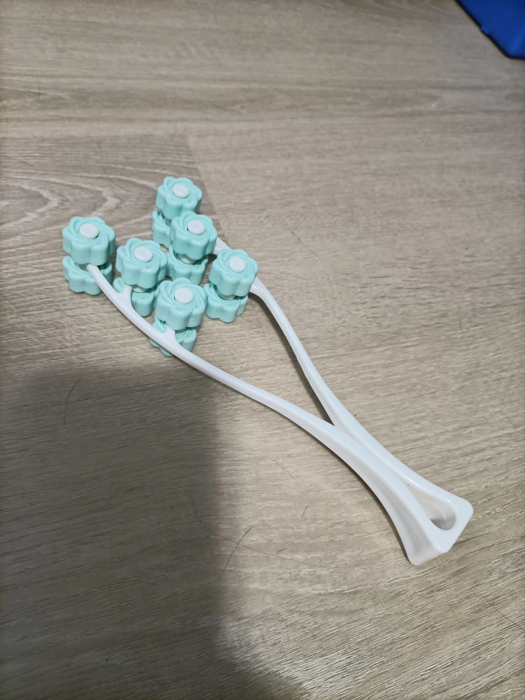 🏈Mint Green Flower Face Roller