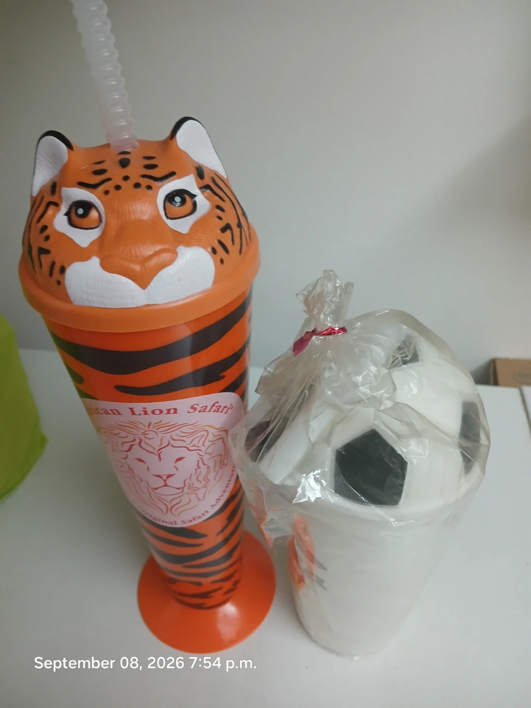 🏈 New - Themed Sippy cups- Tiger, Soccer - photo 2