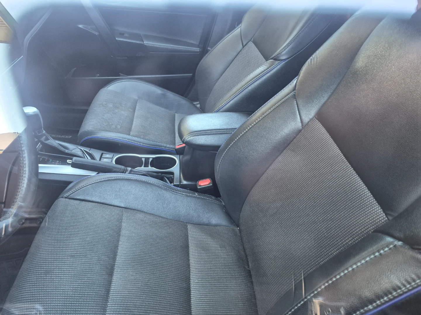 Black Toyota Corolla SE - photo 4