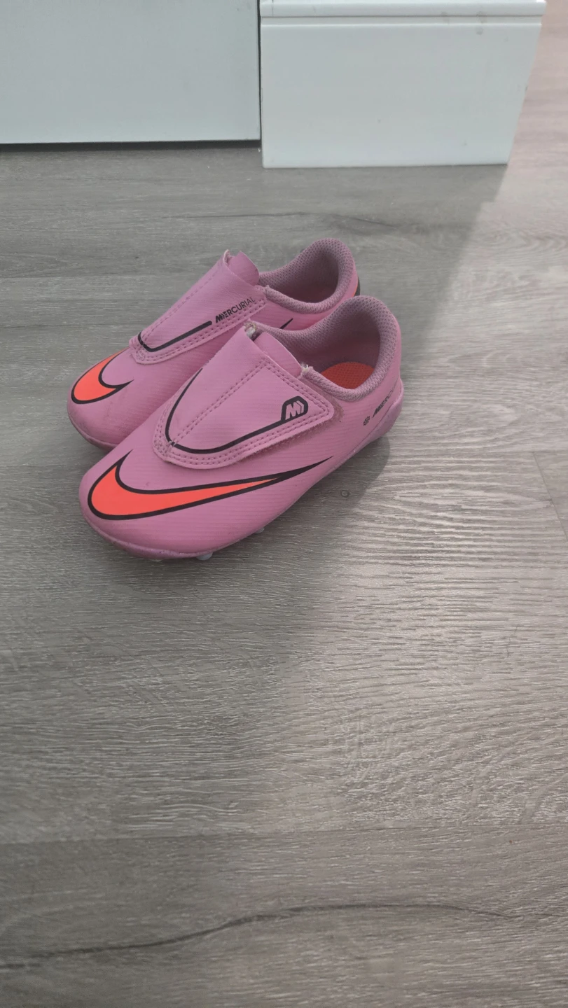 Nike Mercurial Kids Soccer Cleats Pink - size 9c - photo 2
