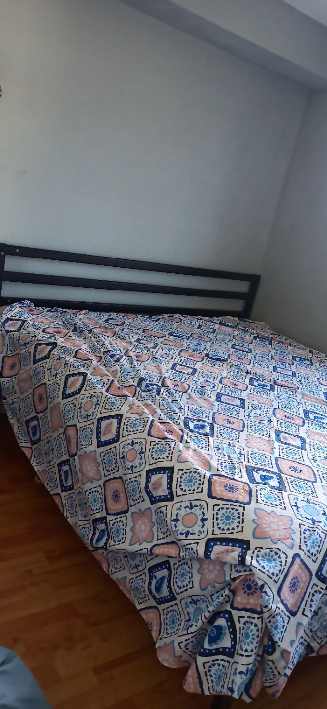 Full size bed