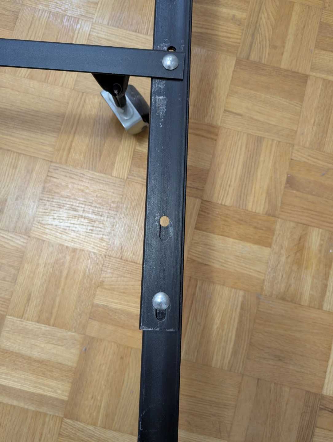Extendable metal bed frame - photo 2