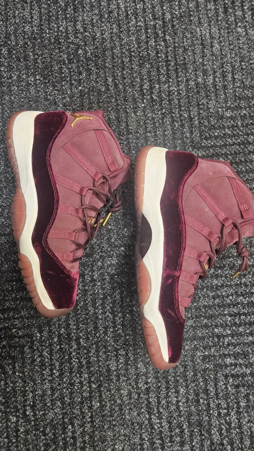 Jordan 11 Retro Heiress Velvet Night Maroon - photo 2
