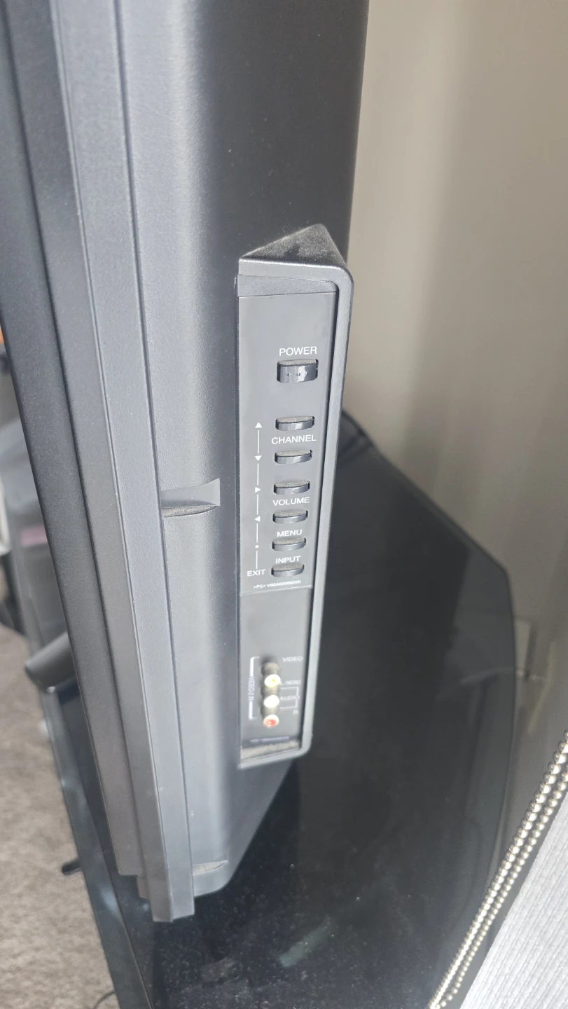 Toshiba 37" TV - photo 2