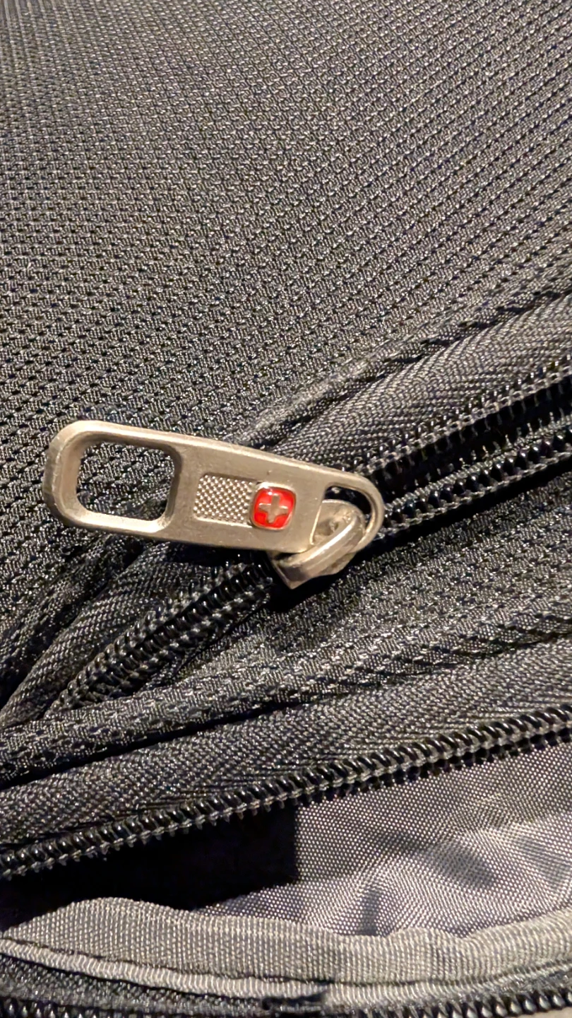 Wenger Swissgear black suitcase luggage - photo 4
