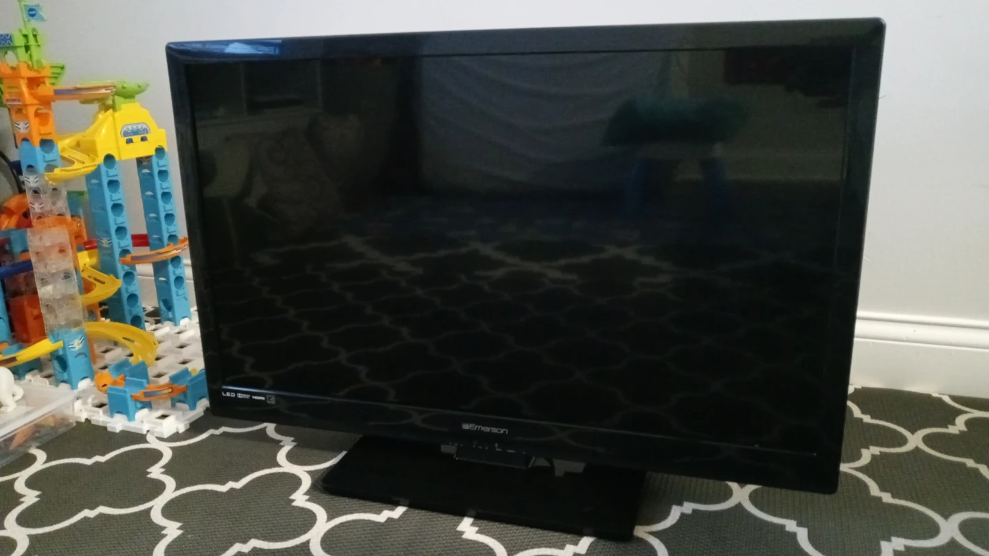 Emerson 32-inch LED TV with Remote - photo 2
